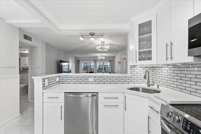 3201 NE 8th St 405, Pompano Beach, FL 33062