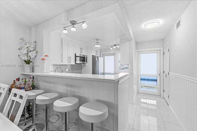 3201 NE 8th St 405, Pompano Beach, FL 33062