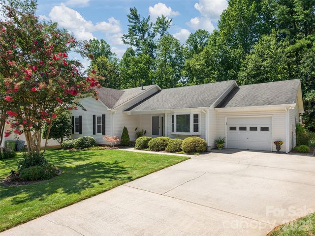 22 Southchase Drive, Fletcher, NC 28732