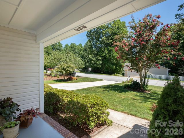 22 Southchase Drive, Fletcher, NC 28732