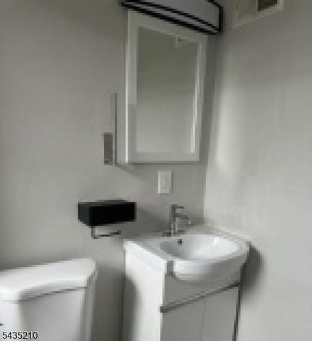 108 Peabody Pl, Newark City, NJ 07104