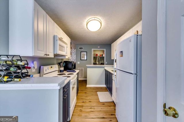 514 Streamside Drive 514, Roswell, GA 30076