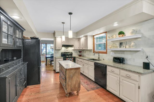 2208 O Donnell Drive, Champaign, IL 61821