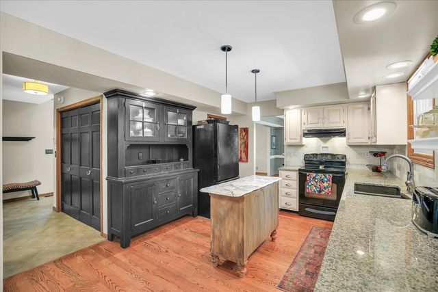 2208 O Donnell Drive, Champaign, IL 61821