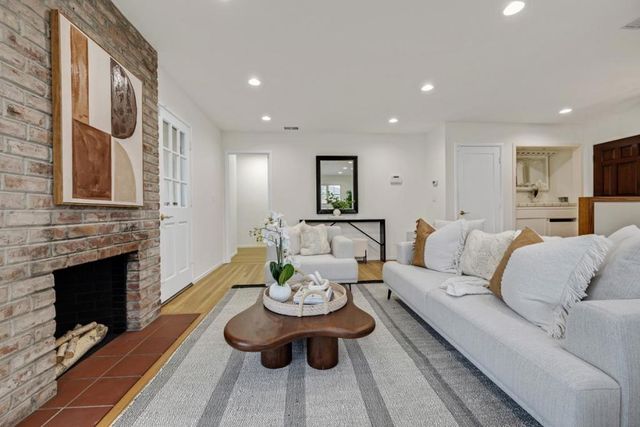 1094 Bermuda Drive, San Mateo, CA 94403