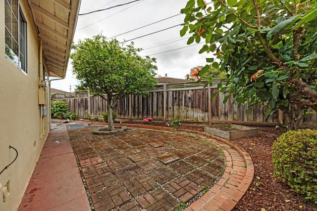1094 Bermuda Drive, San Mateo, CA 94403