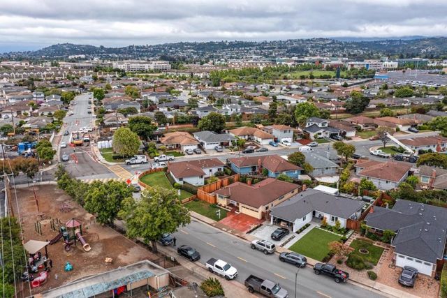 1094 Bermuda Drive, San Mateo, CA 94403