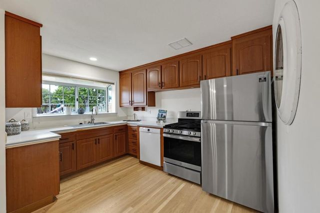1094 Bermuda Drive, San Mateo, CA 94403