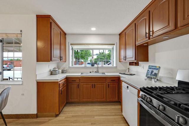 1094 Bermuda Drive, San Mateo, CA 94403