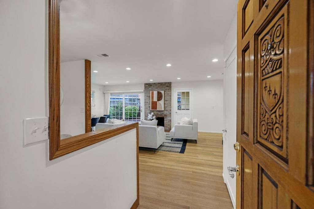 Image 4 of property listing at 1094 Bermuda Drive, San Mateo, CA 94403