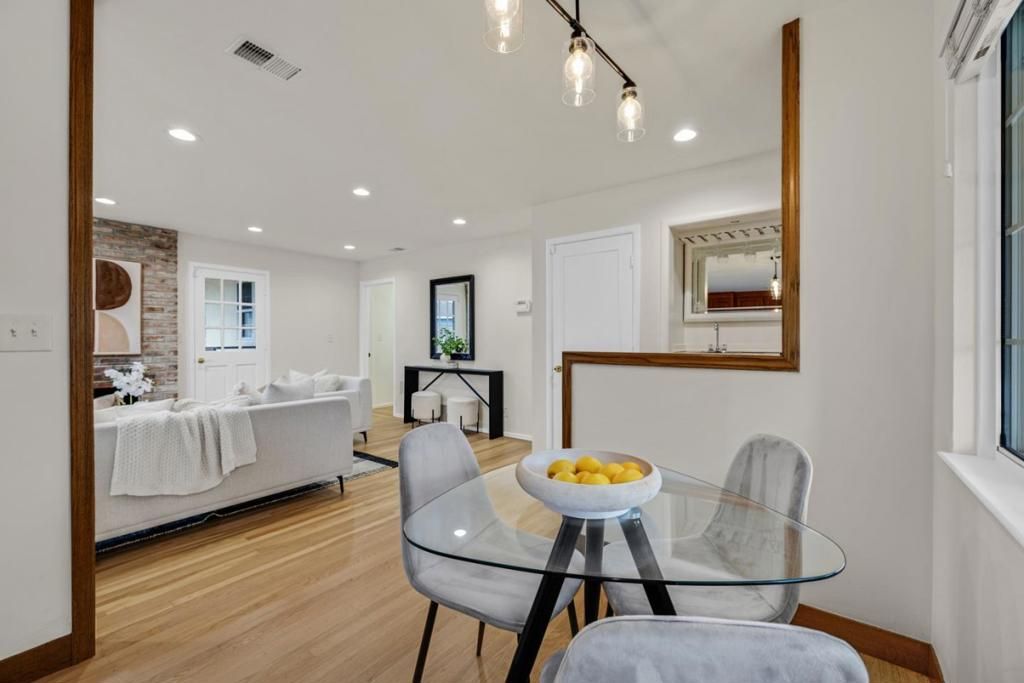 Image 9 of property listing at 1094 Bermuda Drive, San Mateo, CA 94403