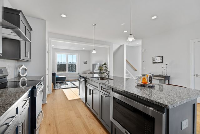 127 Shea Circle, Cheshire, CT 06410
