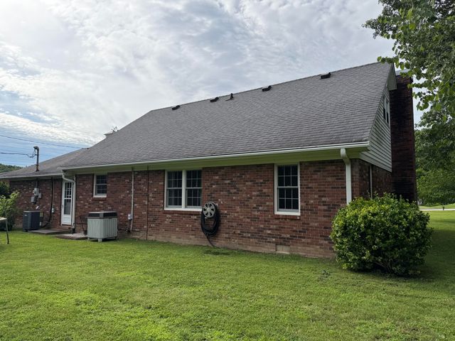 168 Geneva Avenue, Irvine, KY 40336