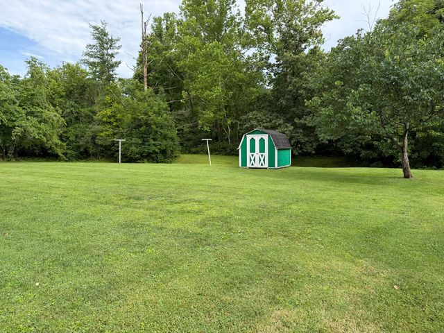 168 Geneva Avenue, Irvine, KY 40336