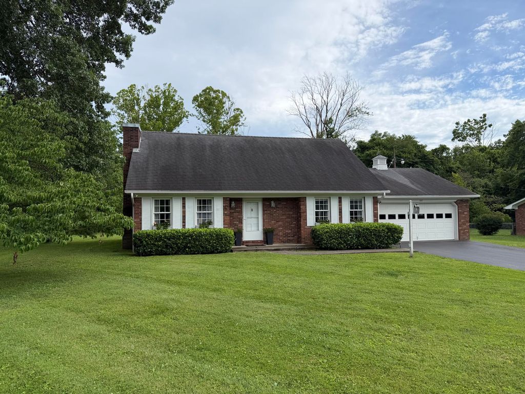 168 Geneva Avenue, Irvine, KY 40336