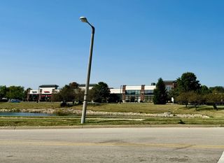 129 Commercial Drive 17C, Yorkville, IL 60560