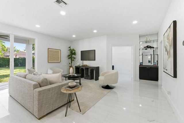 1170 Chenille Cir, Weston, FL 33327