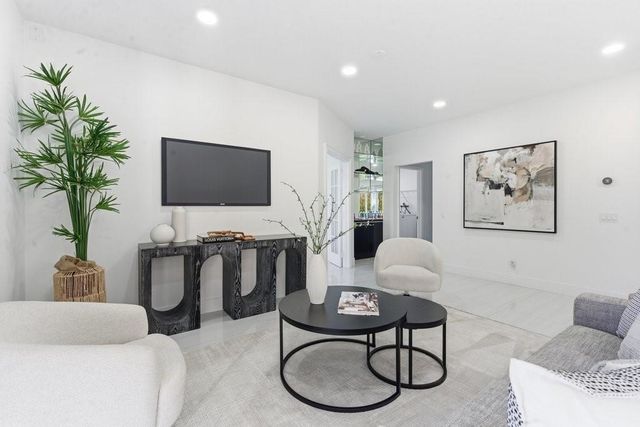 1170 Chenille Cir, Weston, FL 33327