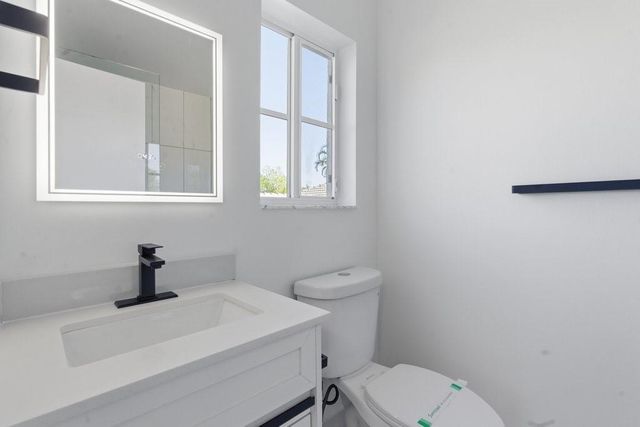 1170 Chenille Cir, Weston, FL 33327