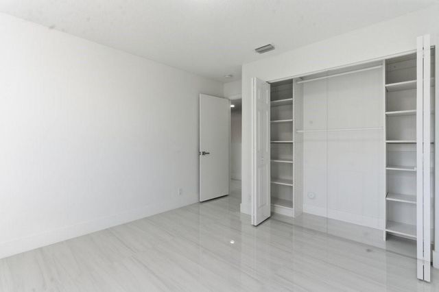 1170 Chenille Cir, Weston, FL 33327