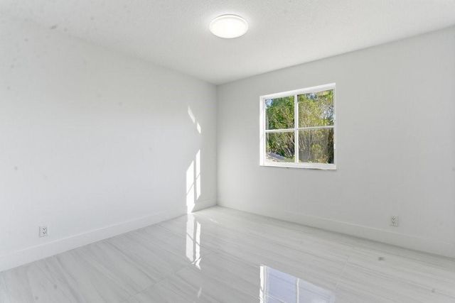 1170 Chenille Cir, Weston, FL 33327