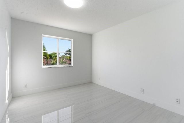 1170 Chenille Cir, Weston, FL 33327