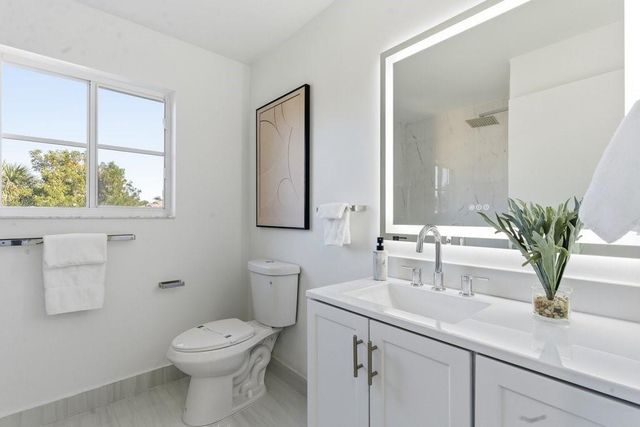 1170 Chenille Cir, Weston, FL 33327