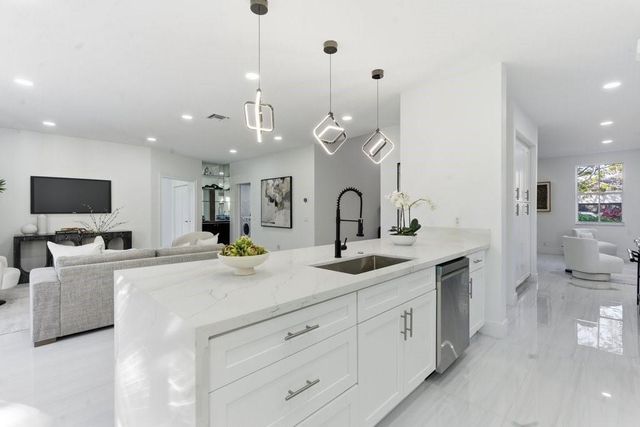 1170 Chenille Cir, Weston, FL 33327