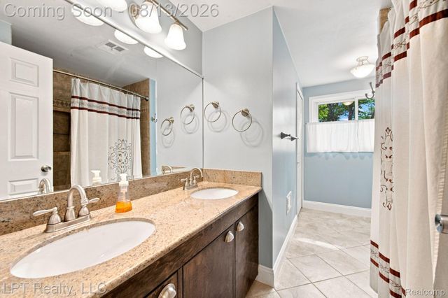6429 Houghten Drive, Troy, MI 48098