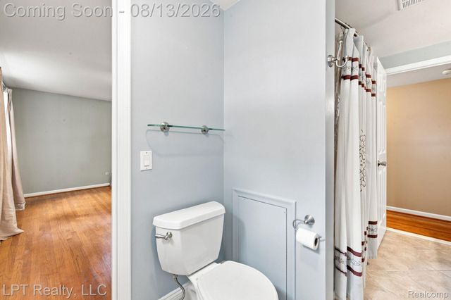 6429 Houghten Drive, Troy, MI 48098