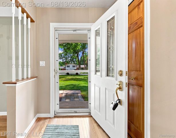 6429 Houghten Drive, Troy, MI 48098