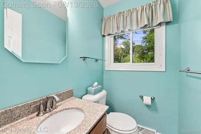 6429 Houghten Drive, Troy, MI 48098