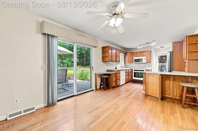 6429 Houghten Drive, Troy, MI 48098