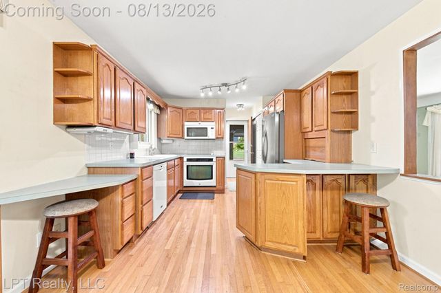 6429 Houghten Drive, Troy, MI 48098
