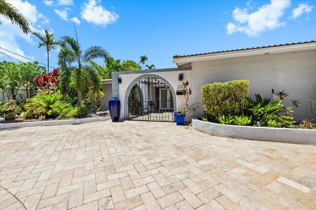 2137 NE 17TH Avenue, Wilton Manors, FL 33305