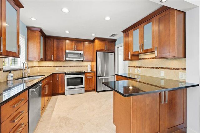 2137 NE 17TH Avenue, Wilton Manors, FL 33305