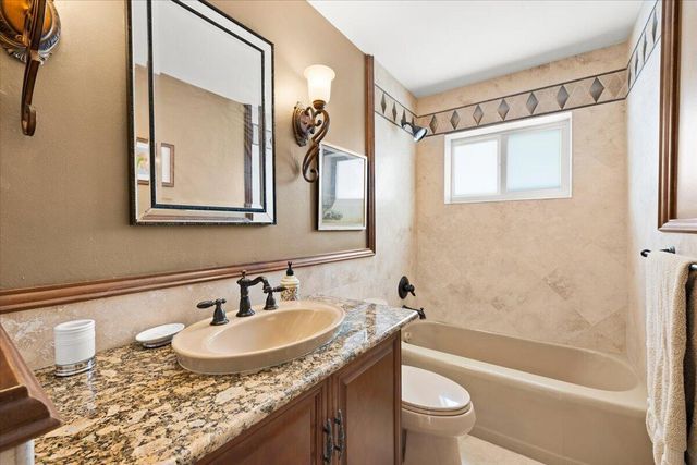 2137 NE 17TH Avenue, Wilton Manors, FL 33305