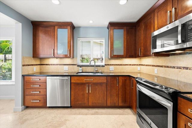 2137 NE 17TH Avenue, Wilton Manors, FL 33305