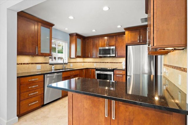 2137 NE 17TH Avenue, Wilton Manors, FL 33305
