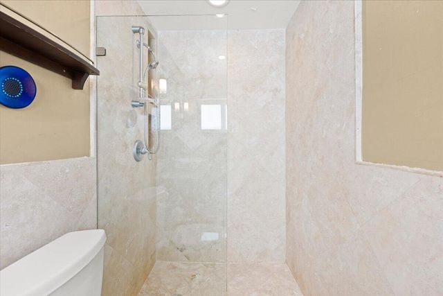 2137 NE 17TH Avenue, Wilton Manors, FL 33305