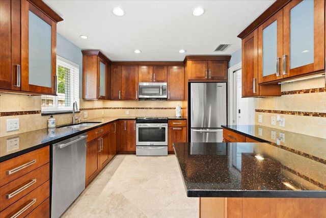 2137 NE 17TH Avenue, Wilton Manors, FL 33305
