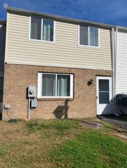 155 Hill Rise, Calverton, NY 11933