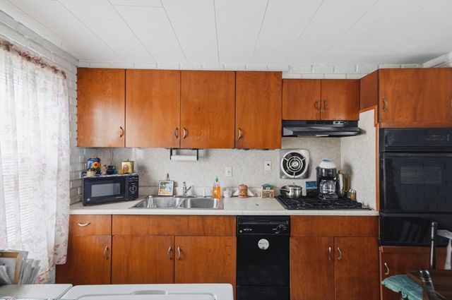 561-R E 5th St, Boston, MA 02127