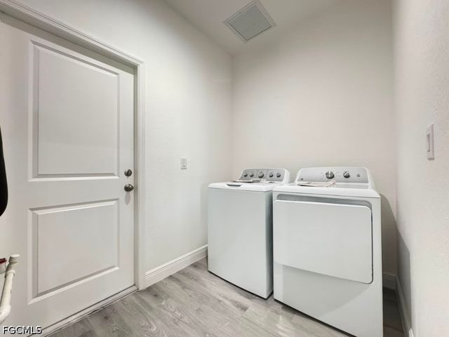 537 GREENBRIAR BLVD, Lehigh Acres, FL 33972