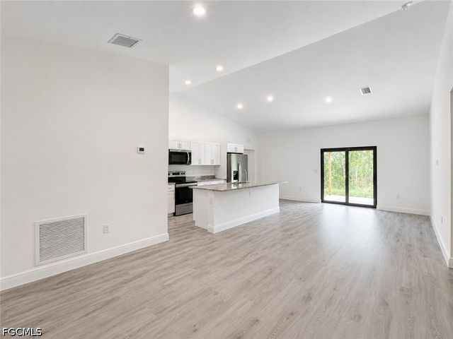 537 GREENBRIAR BLVD, Lehigh Acres, FL 33972