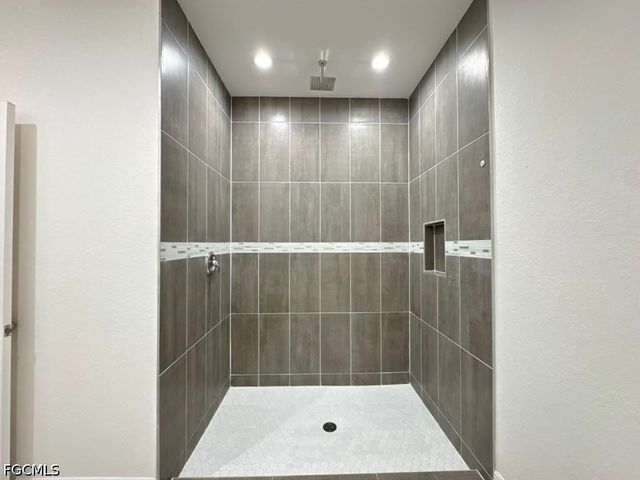 537 GREENBRIAR BLVD, Lehigh Acres, FL 33972