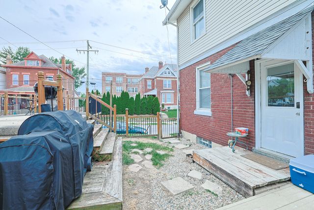 300 8th Avenue, Dayton, KY 41074