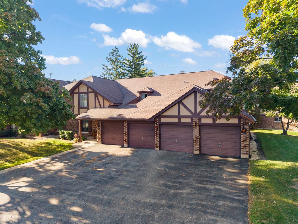 1712 Lakecliffe Drive D, Wheaton, IL 60189 — photo 2