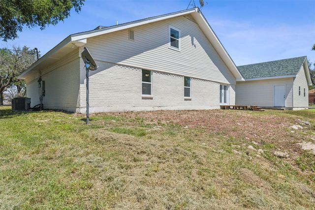 549 W Paloma Court, Fort Worth, TX 76108