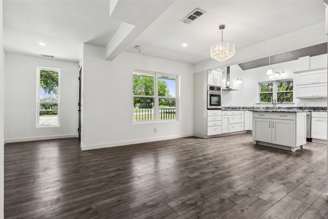 549 W Paloma Court, Fort Worth, TX 76108